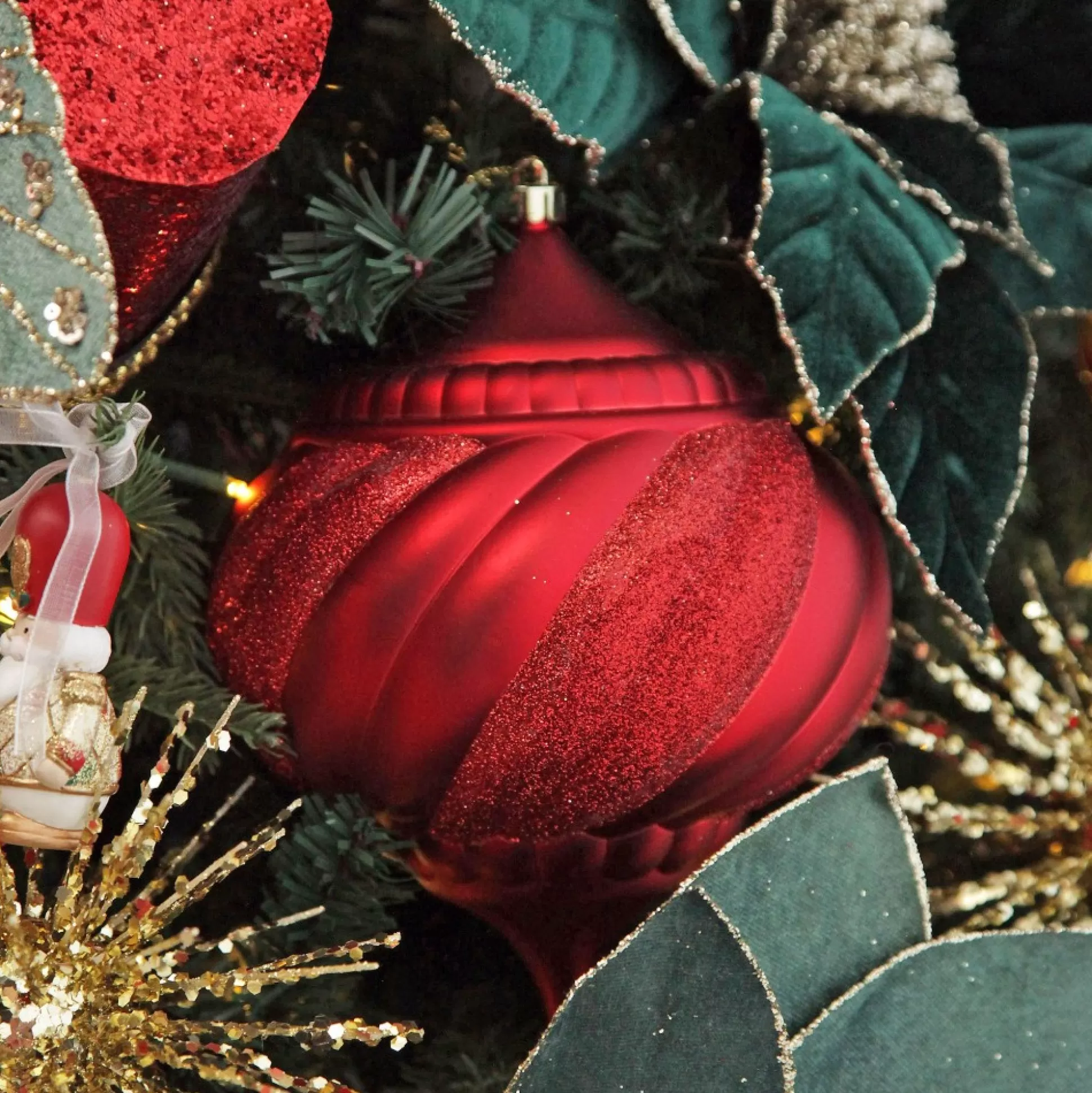 Red Glitter Swirl Christmas Onion Bauble Finials And Drops |